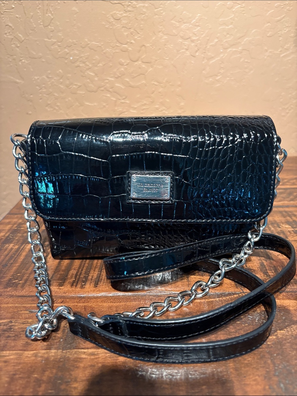 Liz Claiborne Black Crock Embossed Patent Leather Crossbody Bag EUC